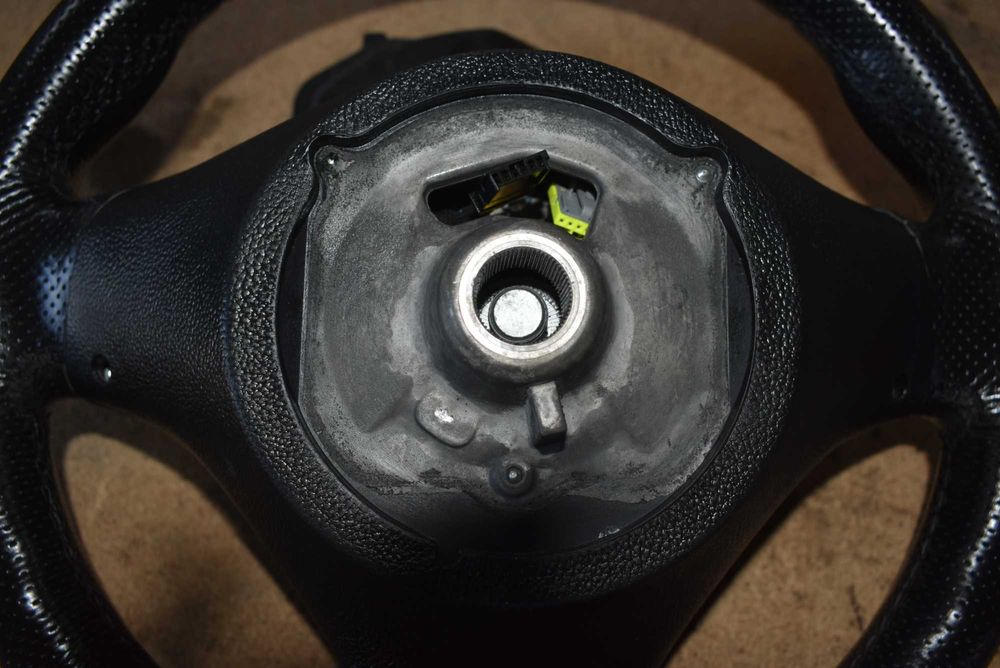 Volante PACK M   BMW  E81/E82/E87/E88/E90/E91/E92/E93