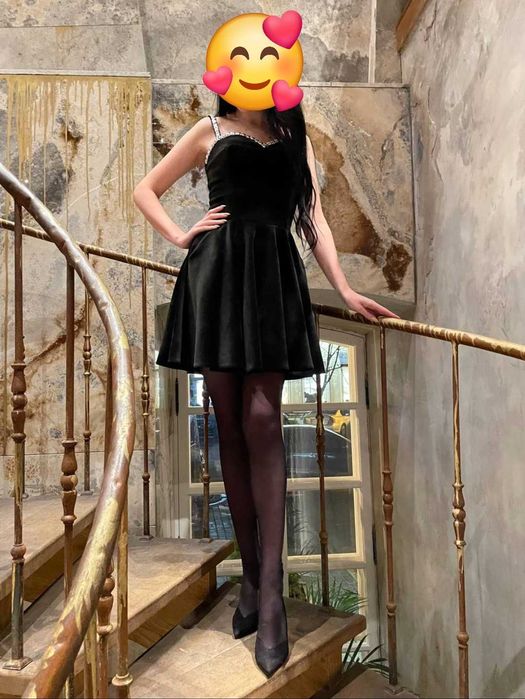 Чорна оксамитова сукня