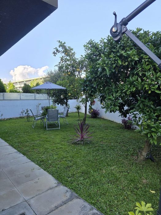 T1 com Jardim/Logradouro de 113m2 e Garagem Privativa