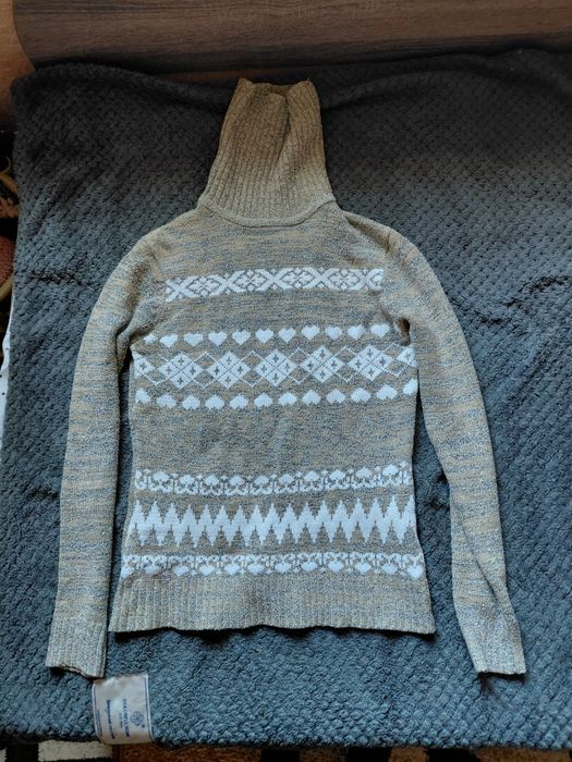 Вязаный свитер с узором