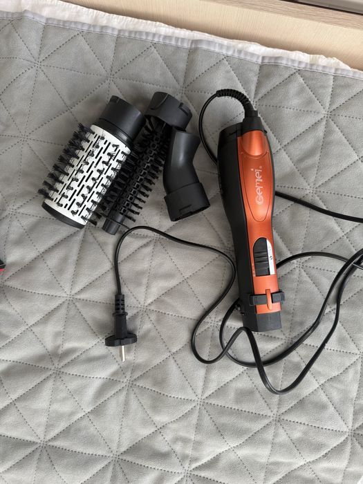 Фен-браш Gemei GM-4828 з 3 насадками 1000W