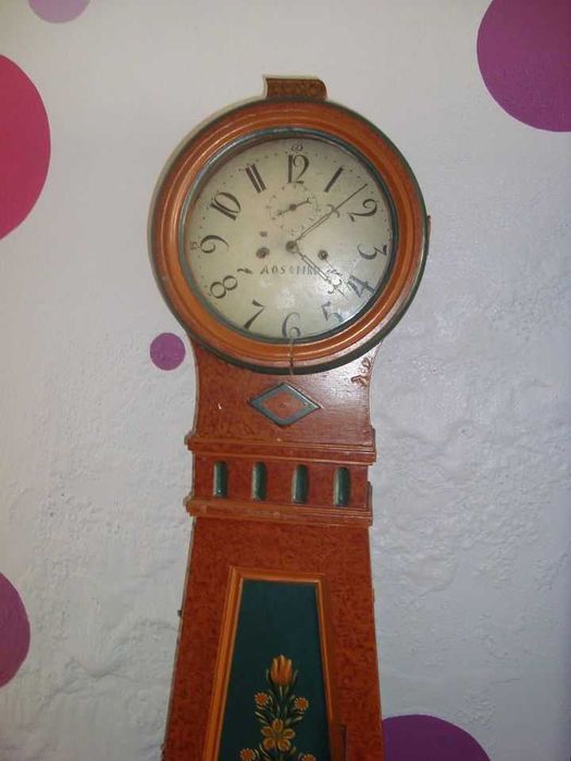 Relógio de madeira pintada do sec. XIX