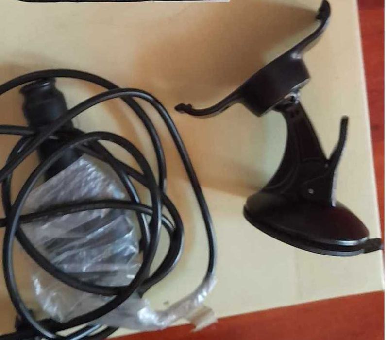 Garmin nuvi40 GPS Charger and Mount – New – In Lisbon64740902815619121