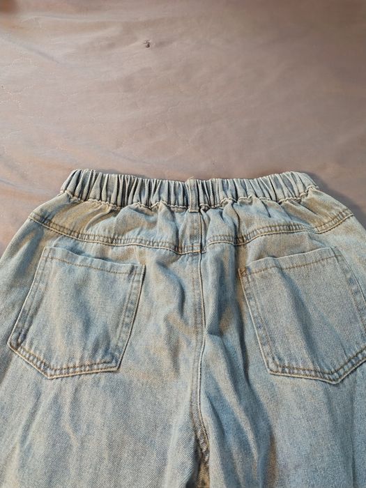 Spodnie jeansowe dla dziewczynki z serduszkami 150