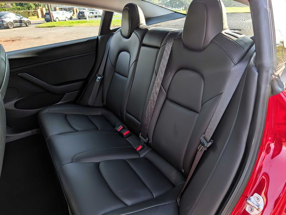 Tesla Model 3 Long Range      2022