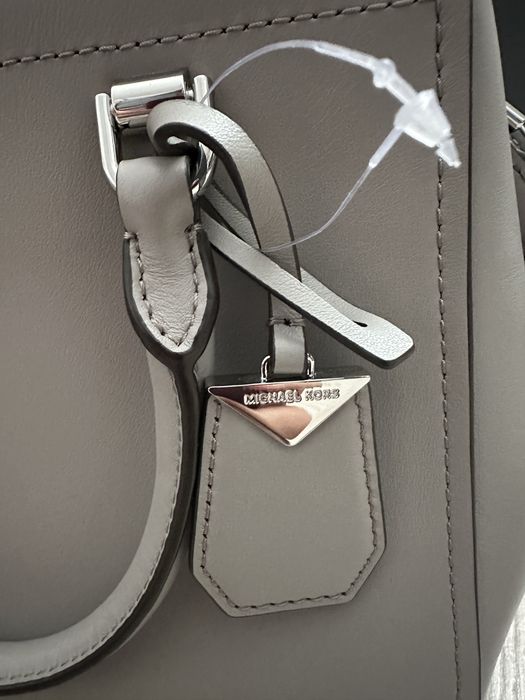Продам жіночу шкіряну сумку Michael    Kors