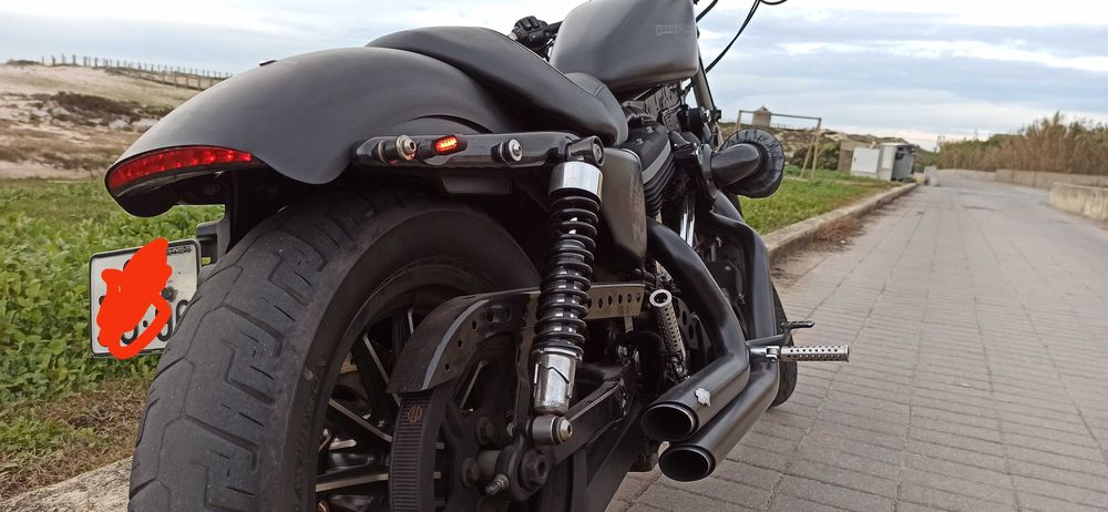 Harley 883 Iron Black