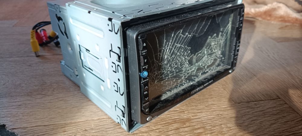 Продам магнитолу KENWOOD DDX6027 Продаю из за того что екран разбился