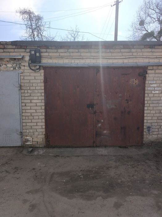 Приватизований цегляний гараж