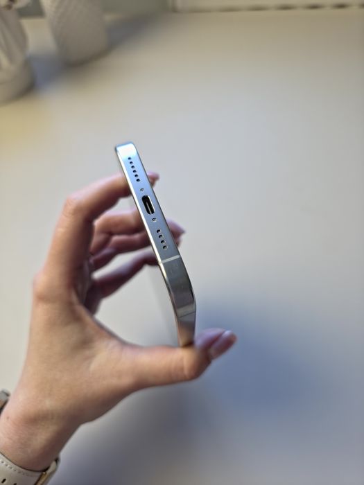 iPhone 16 pro max 256 гб, білий