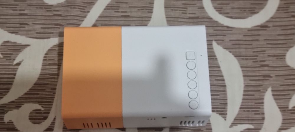 Мини проэктор YG300