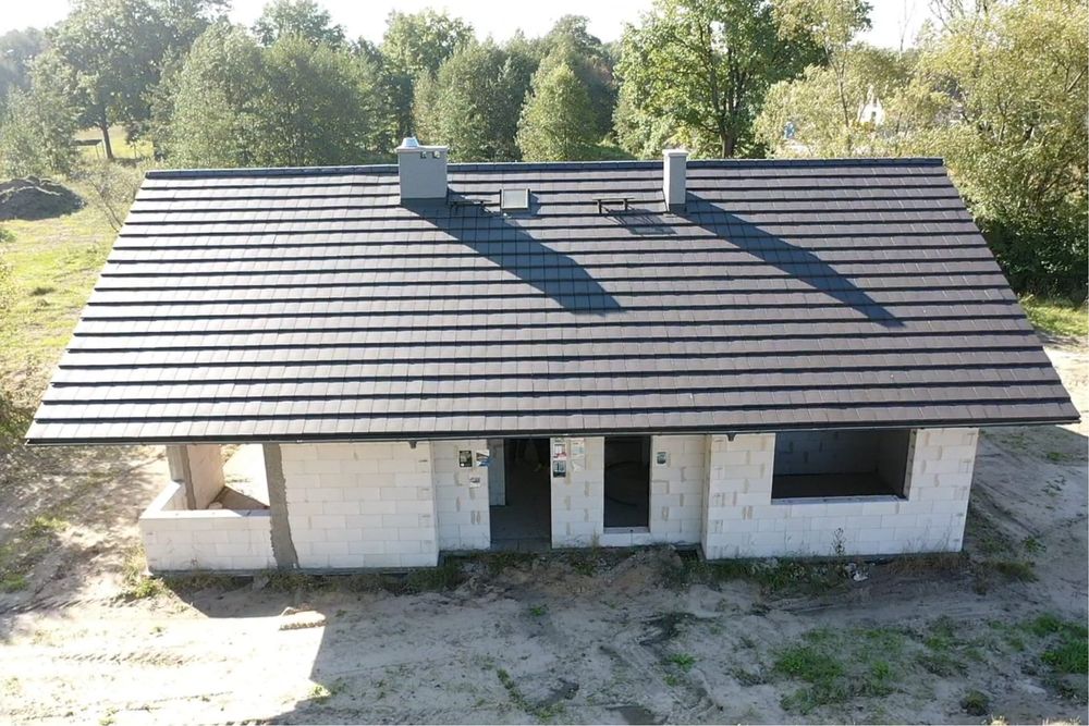 Dom parterowy ,wolnostojący  w Ochli - duża dzialka .