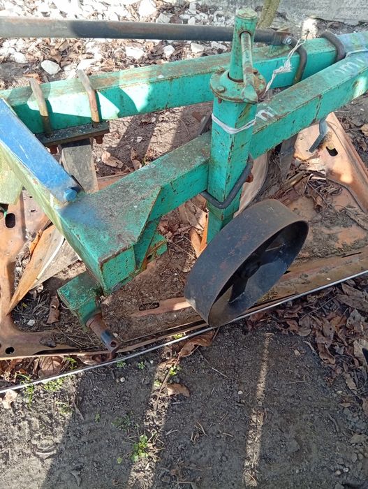 Плуг 2 корпусний