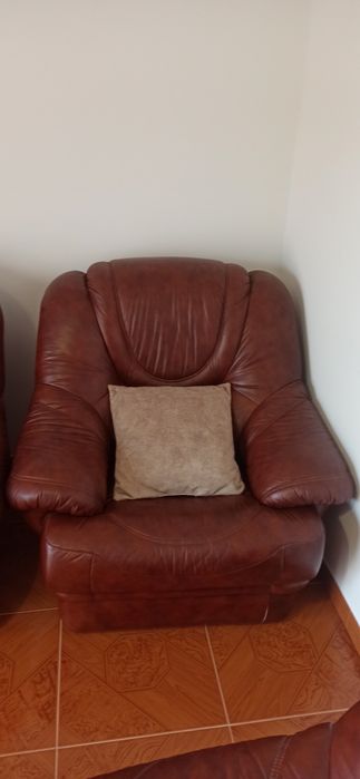 3 Sofás em pele genuína como novos
