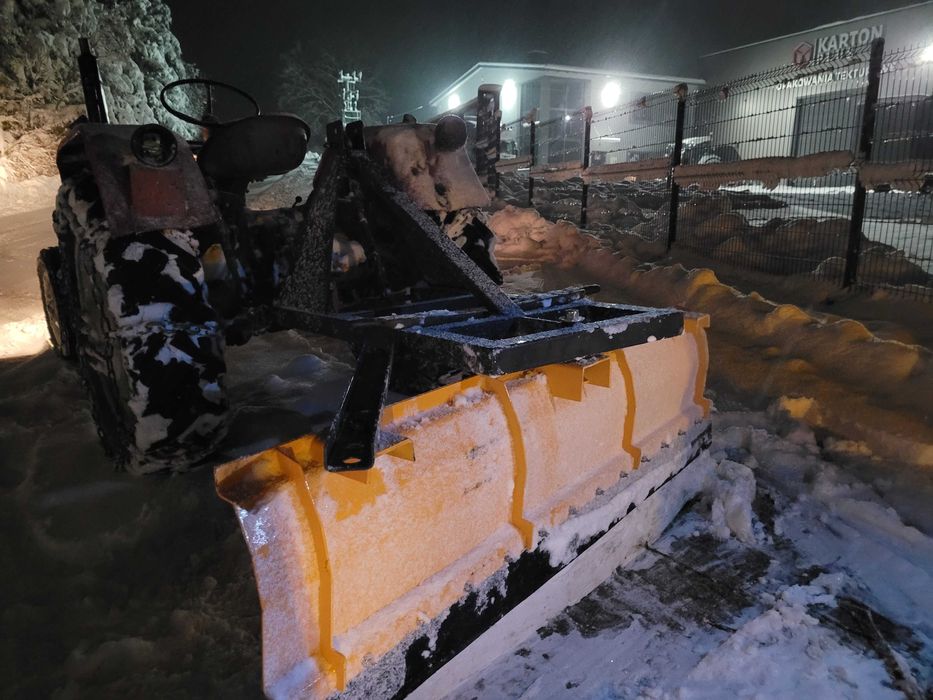 Pług do śniegu na tył ciągnika Spych śnieżny Obrotowy do traktora Guma