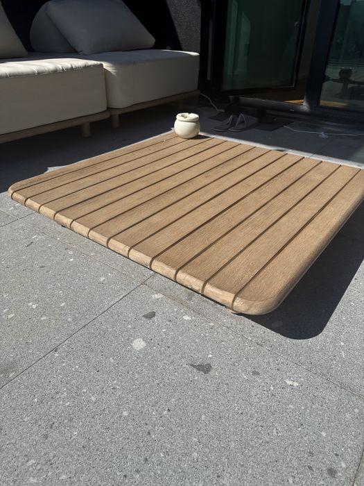 Conjunto de jardim com sofá modular de 3 peças e mesa