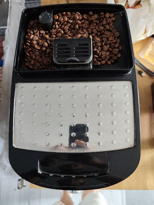 Niezawodny ekspres do kawy DeLonghi Magnifica S ECAM (Czarny)