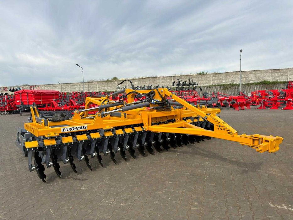 Nowa brona talerzowa (talerzówka) Euro-Masz – hydrauliczna 4,0–6,0 m