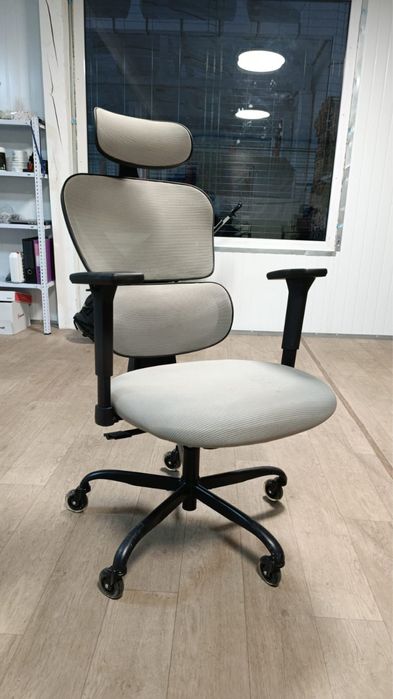 Нові ергономічні офісні крісла