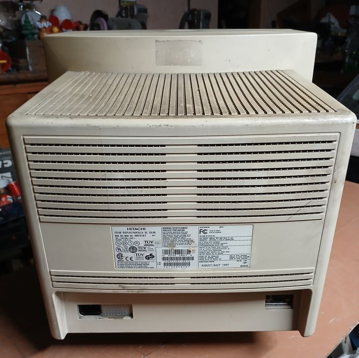 Monitor CRT 19" marki HITACHI model CM751ET z roku 1997