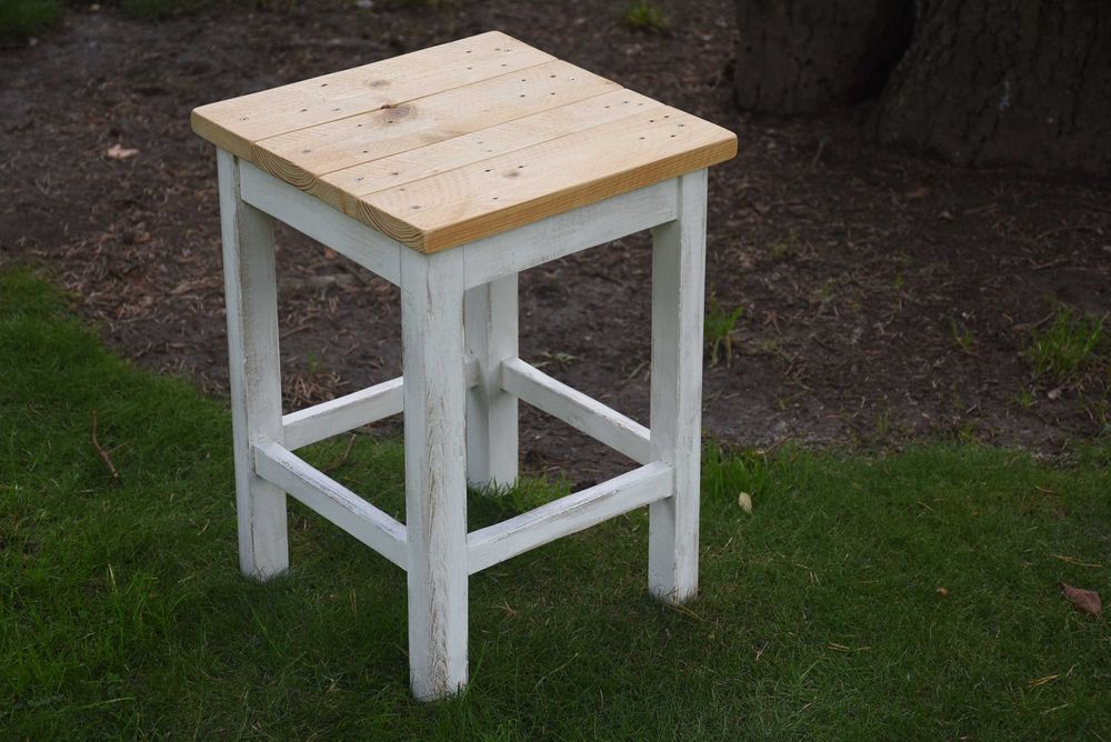 Stołek vintage, styl wiejski.
