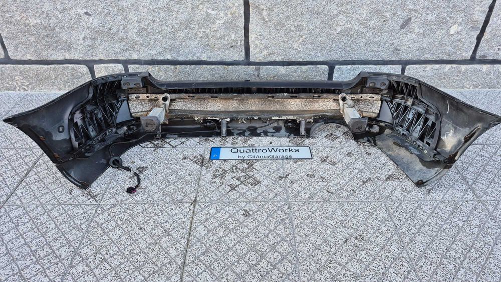 Para-Choques Traseiro Audi A4 B5 8D Avant Facelift Com Lip e Sensores Originais