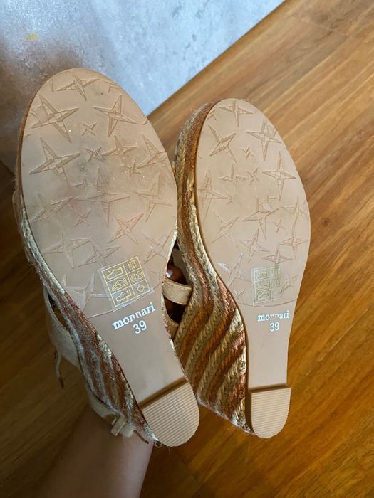 Buty, koturny monnari