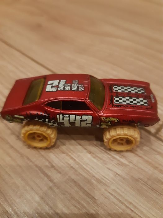 Auto Hot Wheels Thrill Racers Desert Series 2011