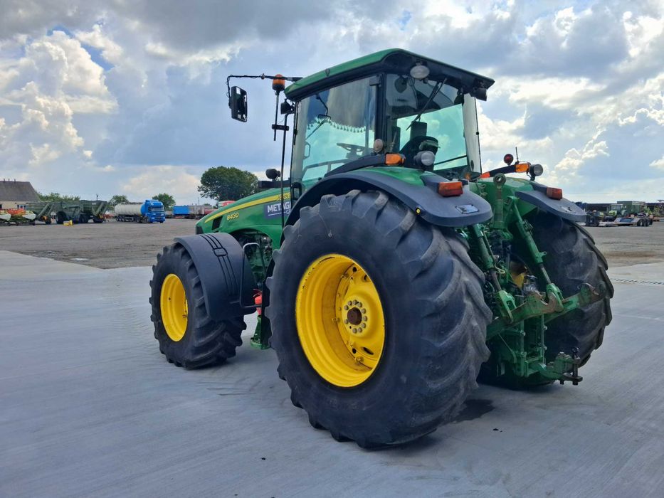 John Deere 8430