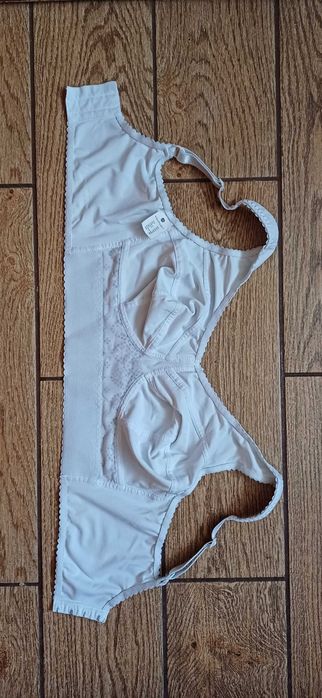 Biały biustonosz Wäshe Pur w r. 80 D