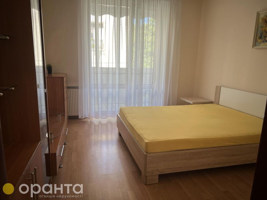 Здається 2 кім. квартира з виглядом на озеро!