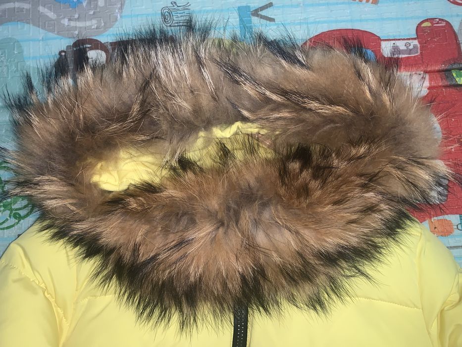 Продам зимову куртку (ярко жовта)