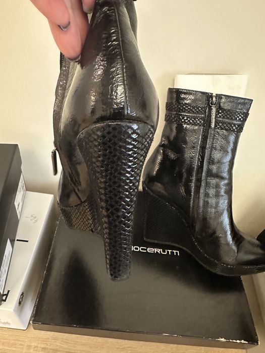 Шикарні ботильони Cerutti