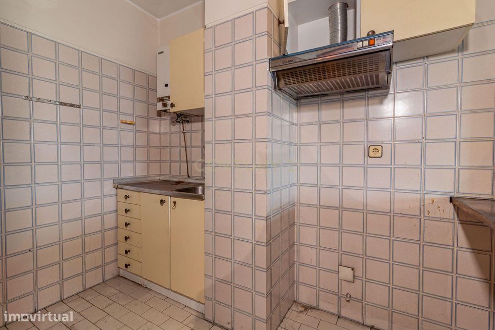 Apartamento T1 em Braga, Maximinos para recuperar - Oportunidade Única