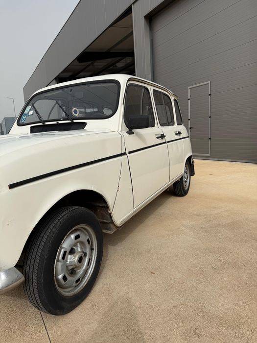Renault 4 Clássico – Fiável e Pronto a Andar
