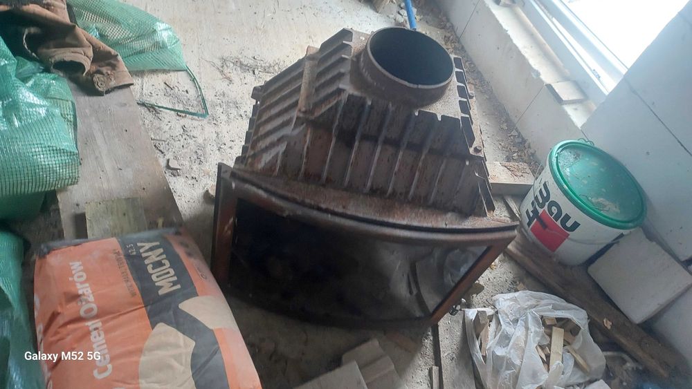 Mały kominek żeliwny