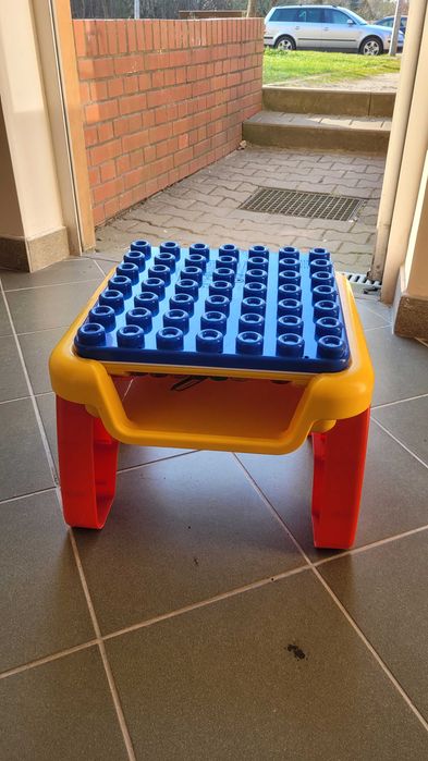 Stolik chicco edukacyjny 2 w 1 dwustronny