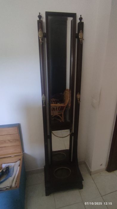 Cabide e bengaleiro em nogueira