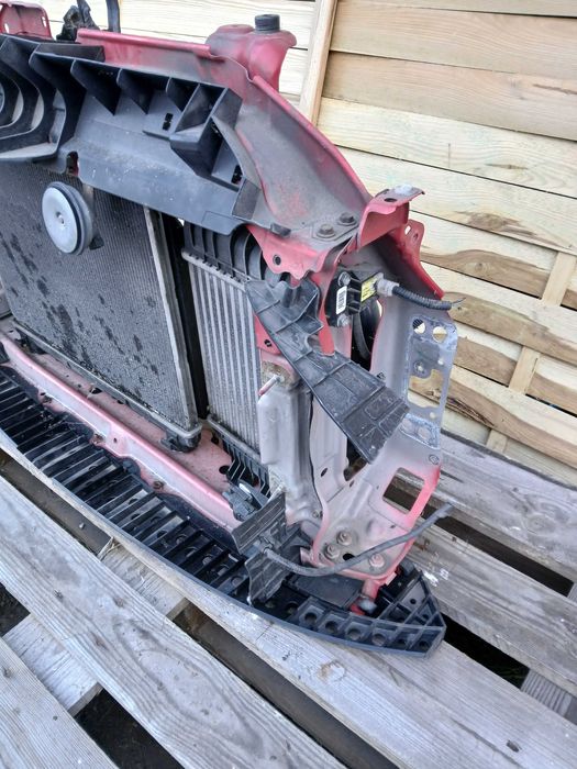 Pas przedni chlodnica wentylator Toyota Yaris II 1.4 D4d 06-09r 3P0