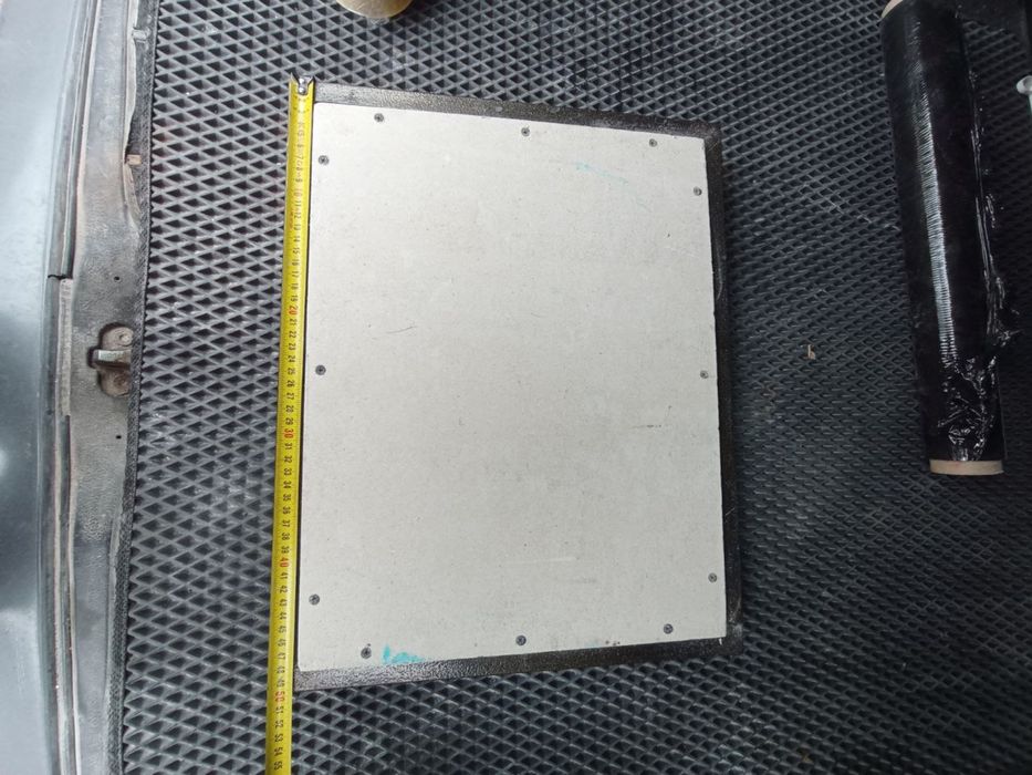 Ревізійний люк під плитку скритого монтажу невідімка 50см на 40см нови