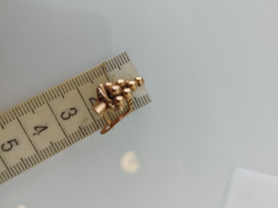 Par de brincos em ouro de 19,2kt