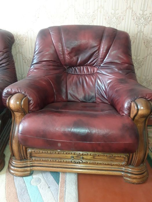 Продам кожанный диван +2кресла