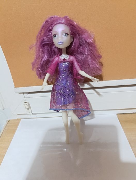 Lalka Monster High Ari ,lalka świecąca i śpiewająca.