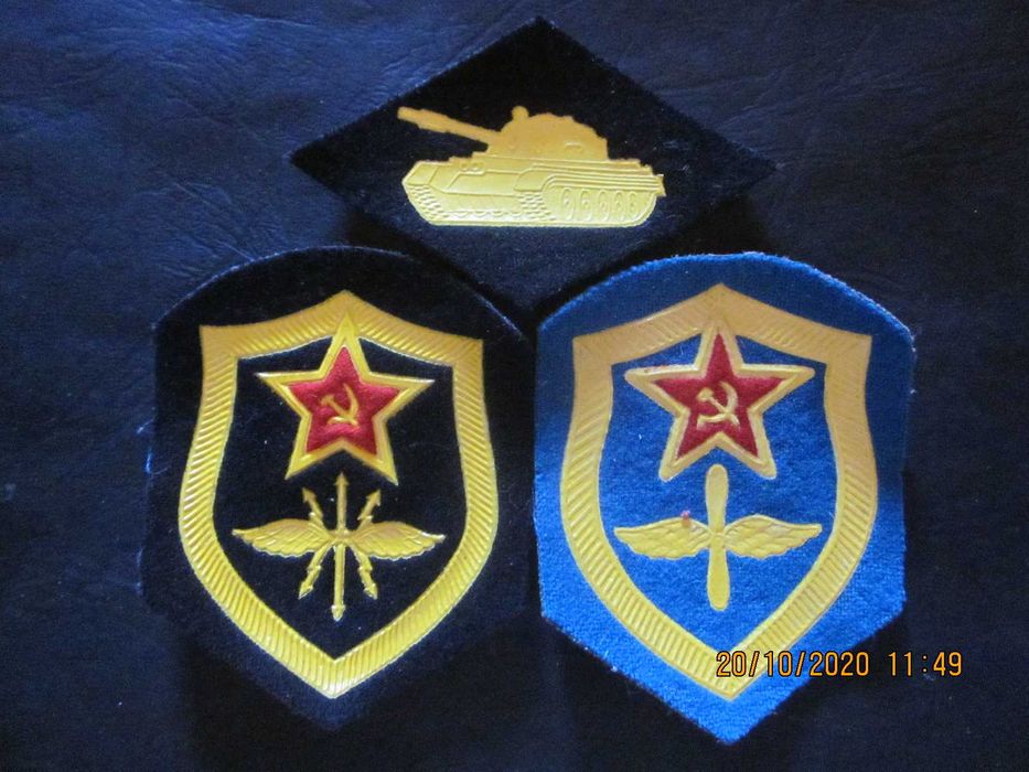 Подборка знаков, пуговиц, шевроны, эмблемы.