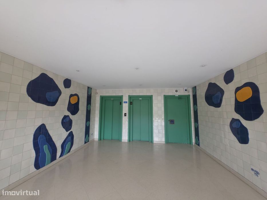Lugares de estacionamento - garagem na Estrada da Luz 106, Laranjeiras