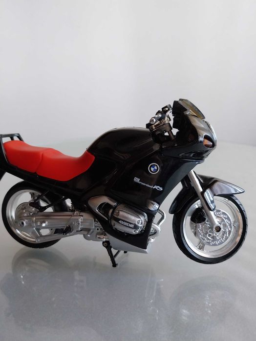 Miniatura de uma mota BMW R 1100 RS