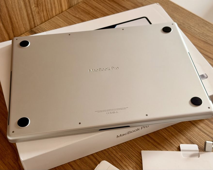 2021 MacBook Pro A2485 16” M1 PRO 16GB 512GB - Komplet, bez blokad