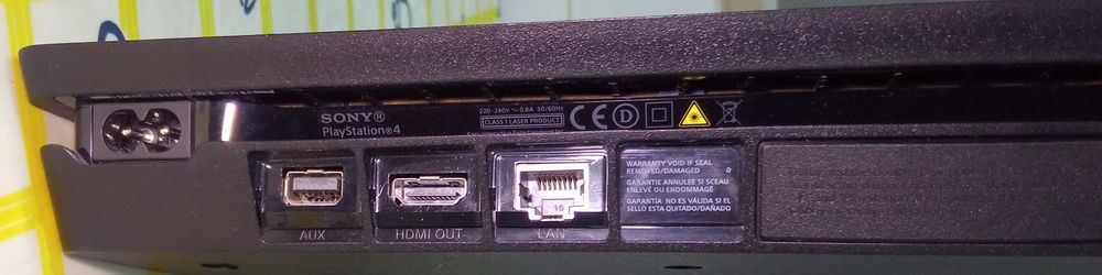 PlayStation 4 Slim (Série CUH-2100)