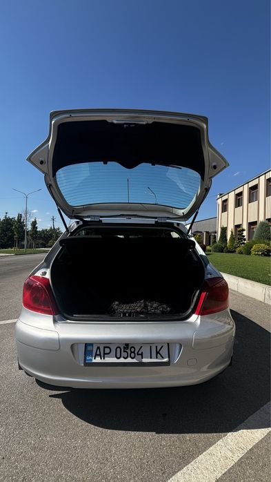 Автомобіль Pegeout 307
