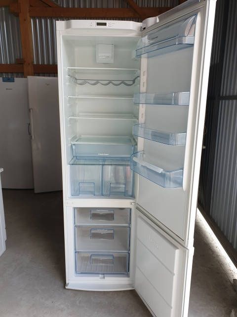 Рабочий! Холодильник Electrolux 2-камерный  190см.